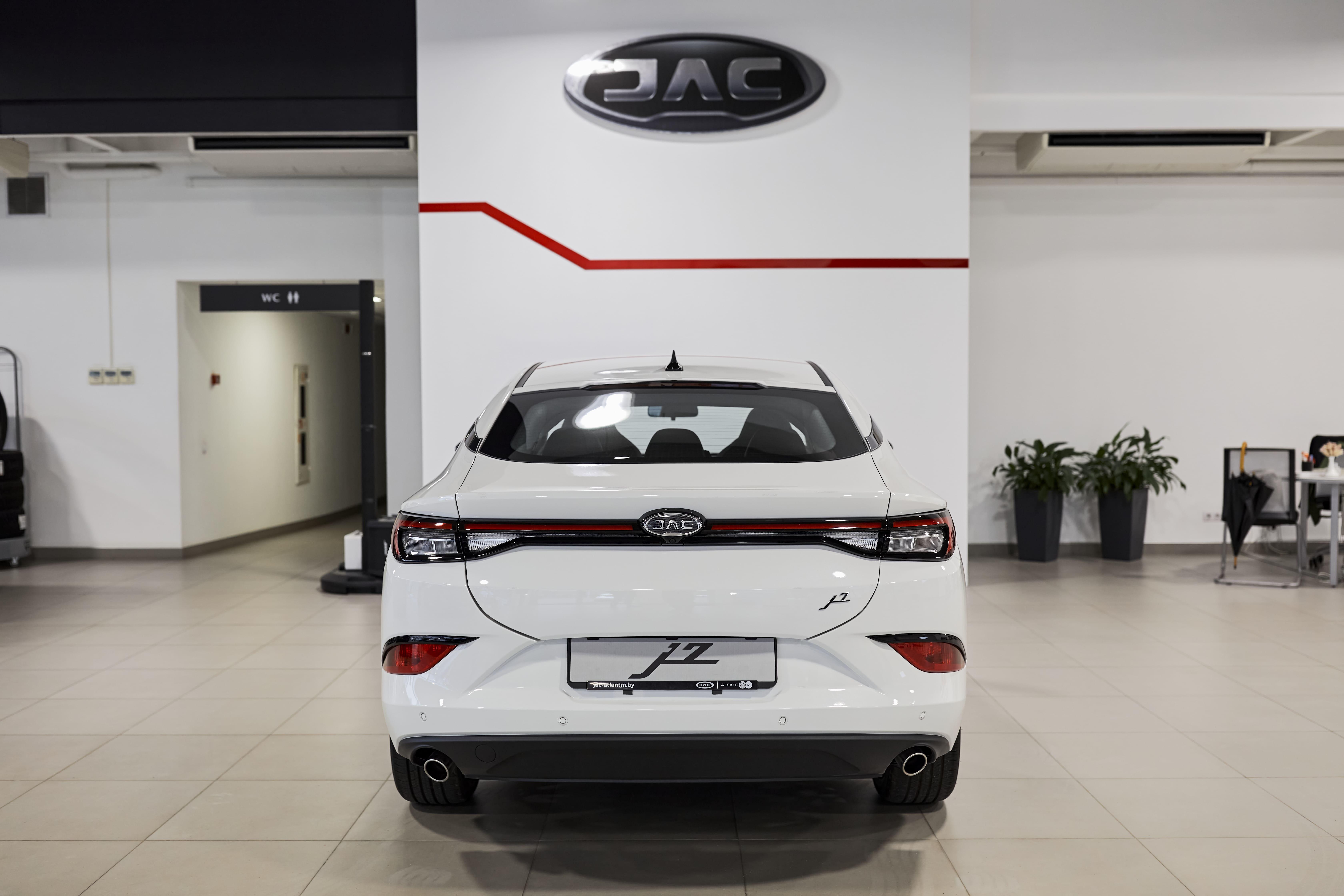 Купить автомобиль JAC J7 у официального дилера, комплектации и цены